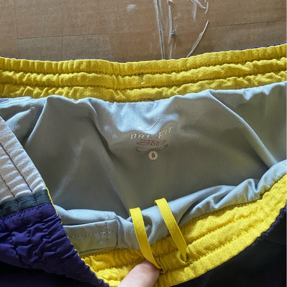 Nike Livestrong shorts - Picture 2 of 3